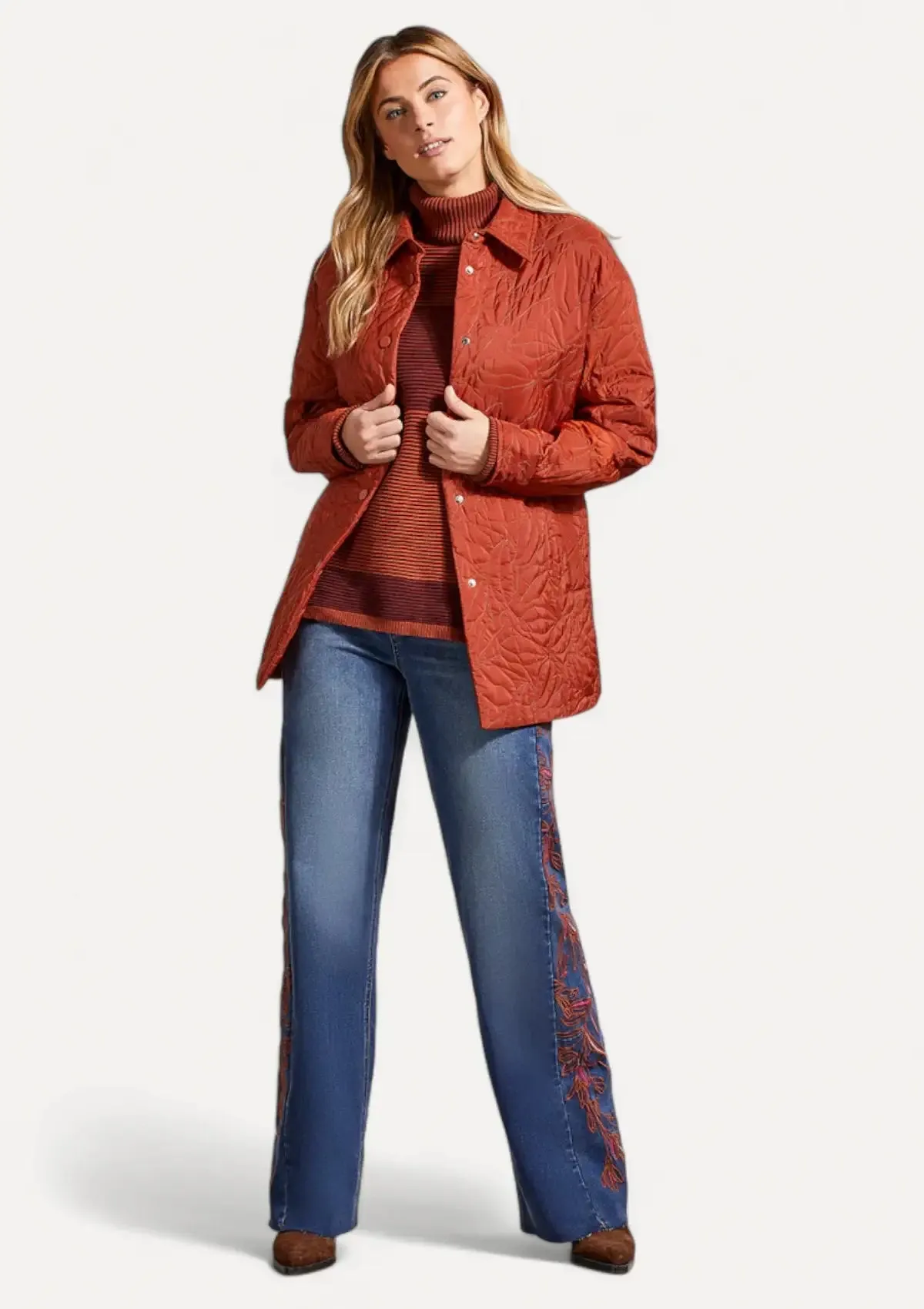 Brooke Hugging Jeans With Side Embroidery - Bluewash