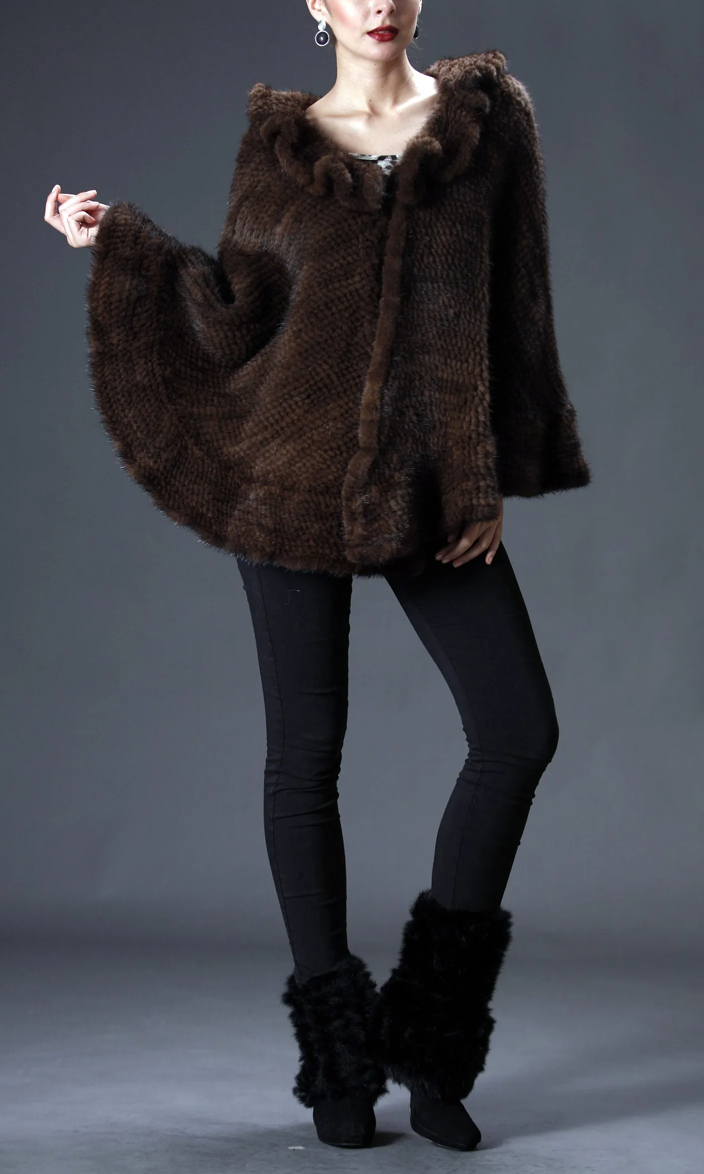 Chamonix - Knitted mink cape with ruffles